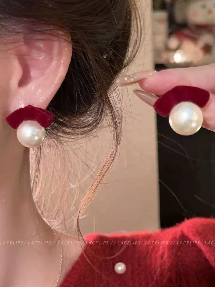 Eleganckie Retro Kolczyki Sztyfty z Perłą dla Kobiet - Prosty, Wysokiej Klasy Design ze Srebrną Igłą