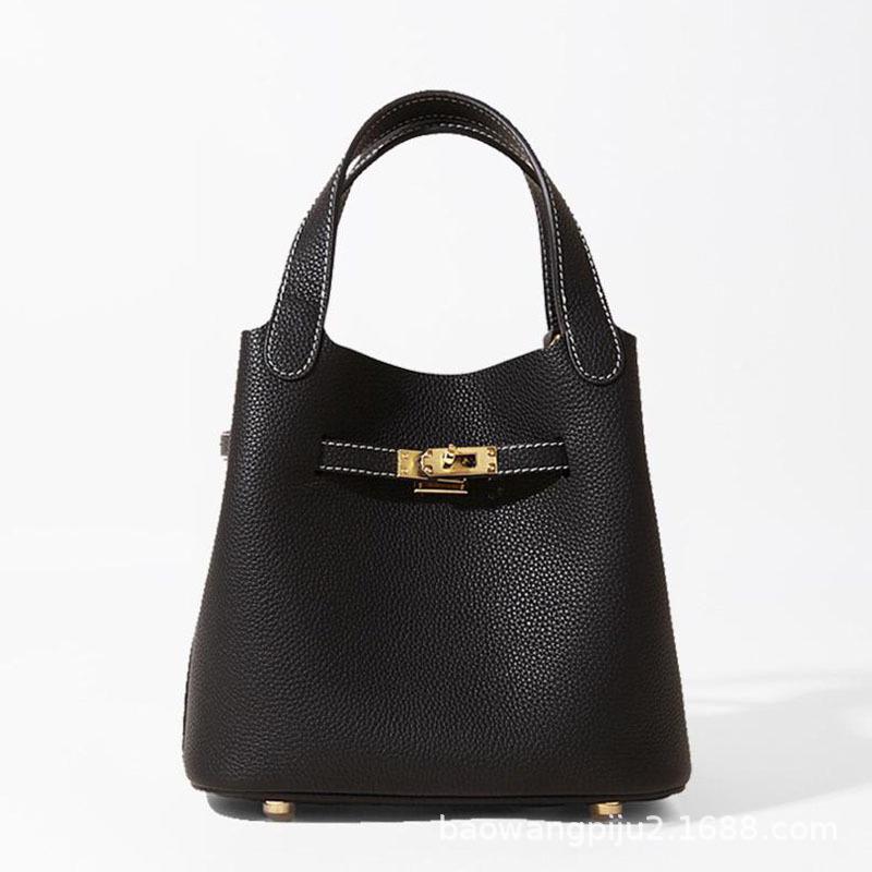 Bolsa de Hombro y Cruzada Sencilla para Mujer 2025 Verano Diseño Coreano de Nicho Bolso Cubo de Gama Alta