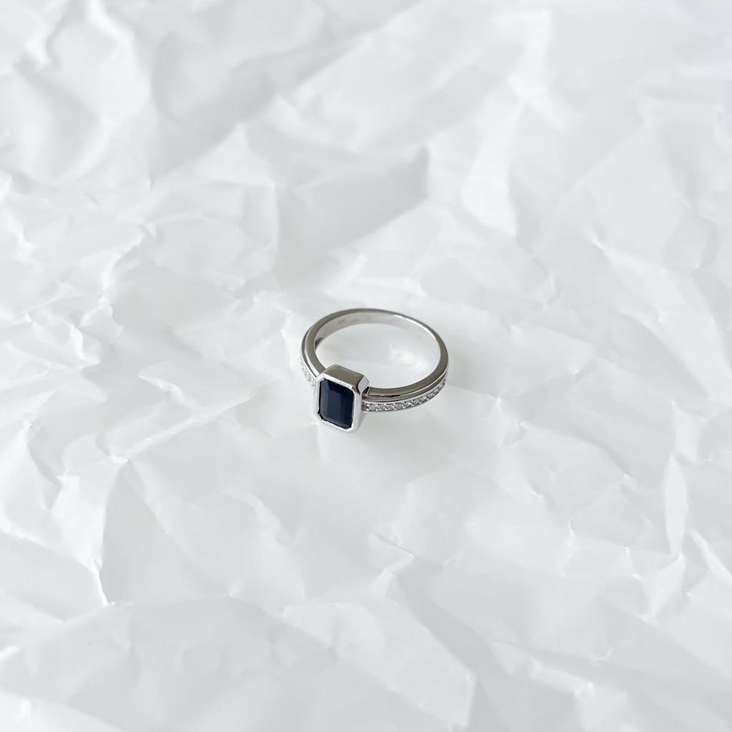 Серебряное кольцо с натуральным сапфиром 1.47ct, вес изделия 2,52 гр (2150510)