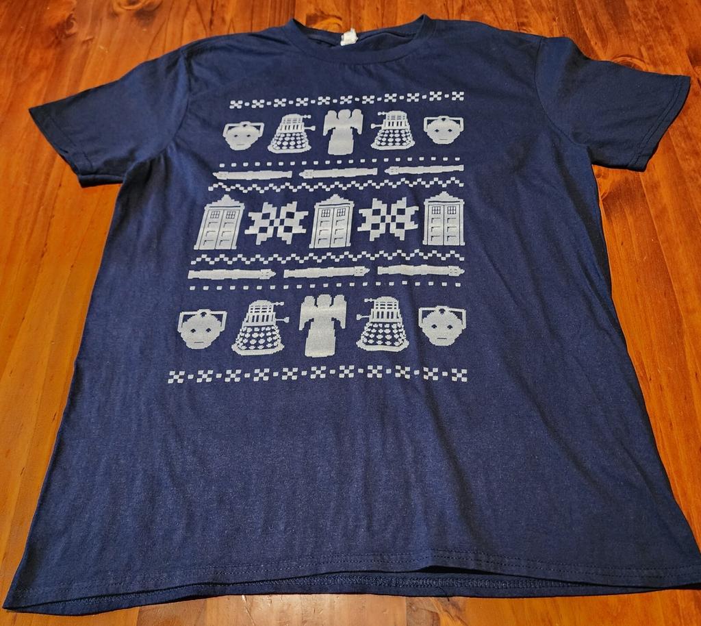 Dr. Who Tee Large Christmas Tardis Daleks Television Science Fiction Fantasy