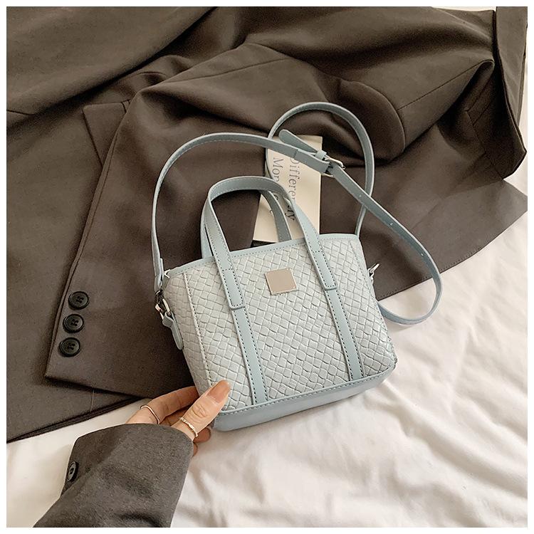 2025 spring new woven pattern portable temperament women's fashion versatile bag light luxury simple light luxury messenger bag