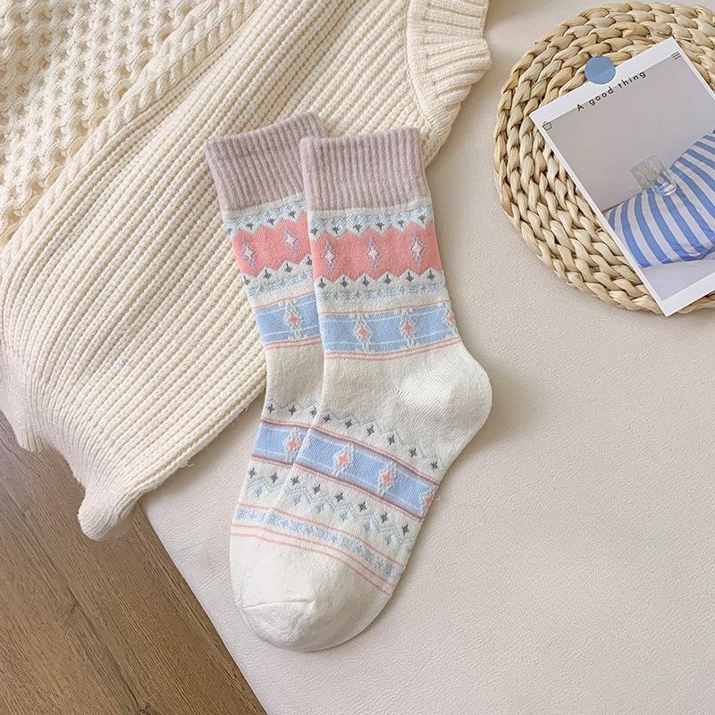 Autumn and Winter Retro Diamond-patterned Striped Thickened Cashmere Mid-calf Socks for Trendy Women