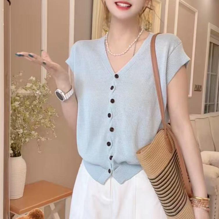 2026 Summer Women's Simple Solid Color Knit Top - Short-Sleeved, Single-Breasted, Round Neck, Age-Reducing Design