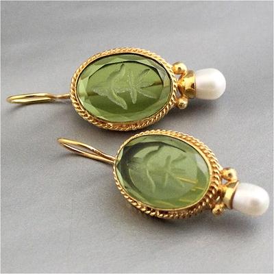 Vintage Imitation Peral Synthetic Emerald Inlaid Dangle Earring for Women  Exquisite Banquet Festival Jewelry Crafts Wear