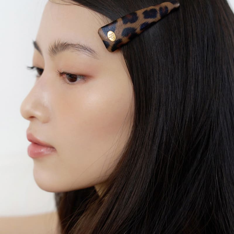 FANTASTIC PLANET triangle leopard hair pin