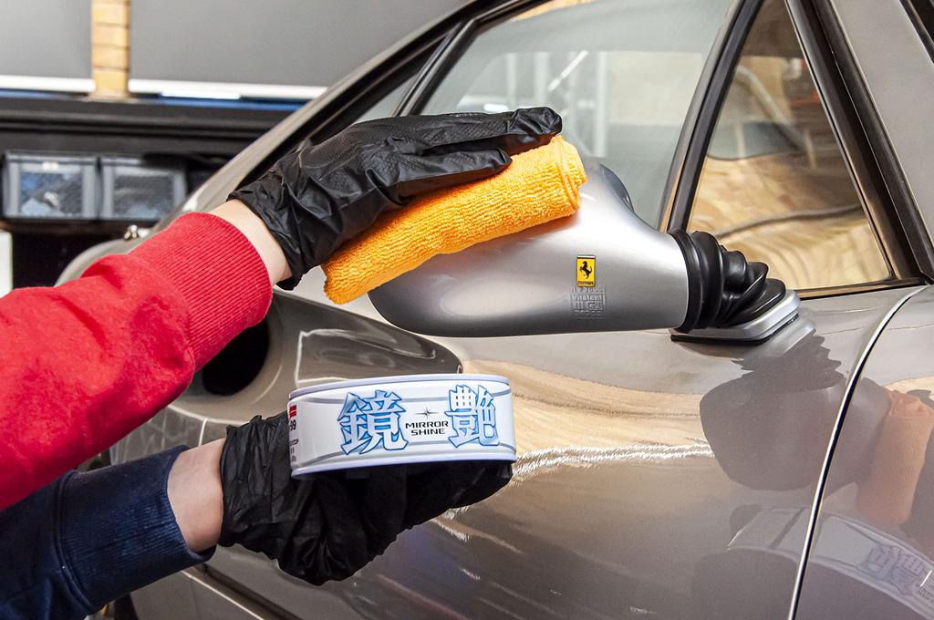 SOFT99 Mirror Shine Solid Wax for Protects and Polishes Automotive Includes Microfiber Cloth Light-Colored Cars, Paint, (Product Code 00373)