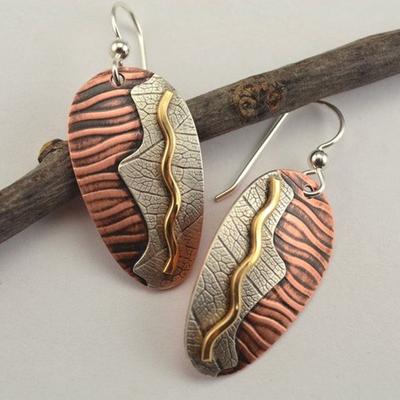 Tribe Metall zweifarbige Schnitzerei Prägung Haken Ohrringe für Frauen Vintage Bronze Streifen baumelnde Ohrringe für Frauen Schmuck