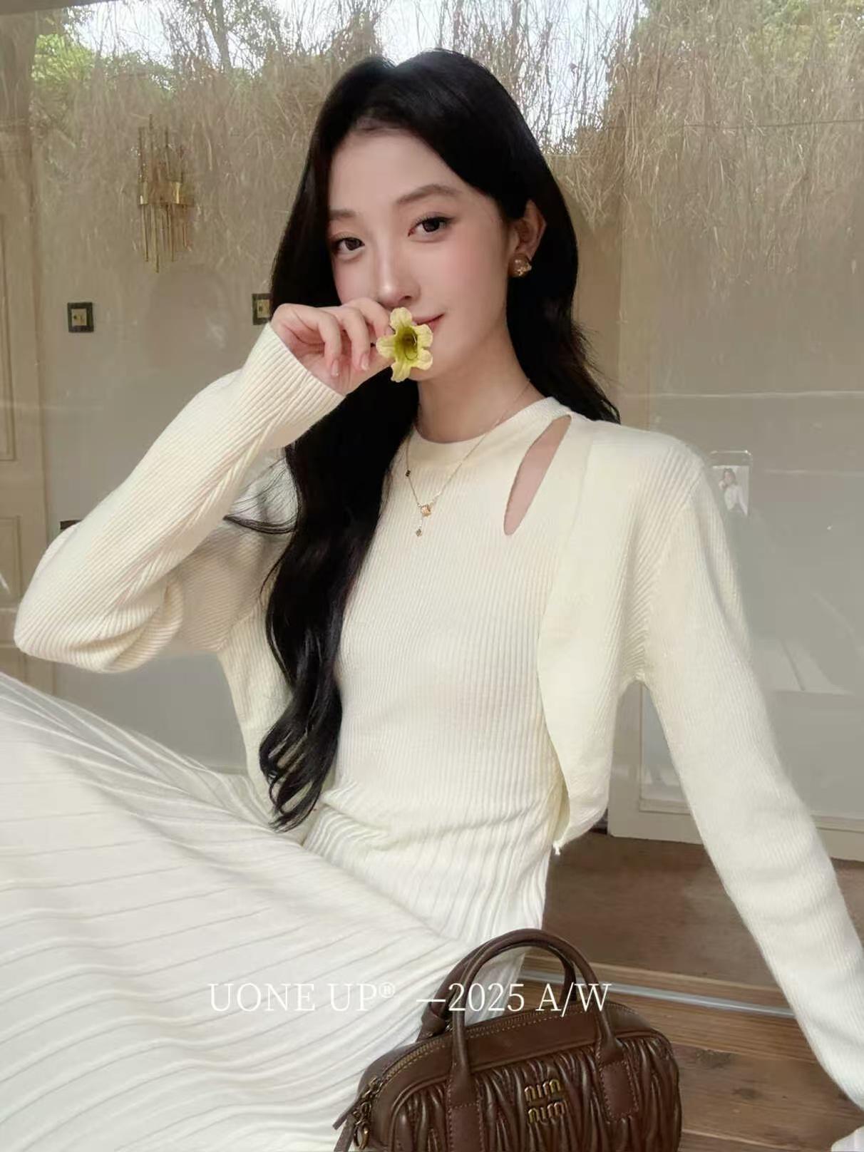 

UONE2025 Autumn French Chic Slimming Dress & Cardigan Set for Women Oatmeal