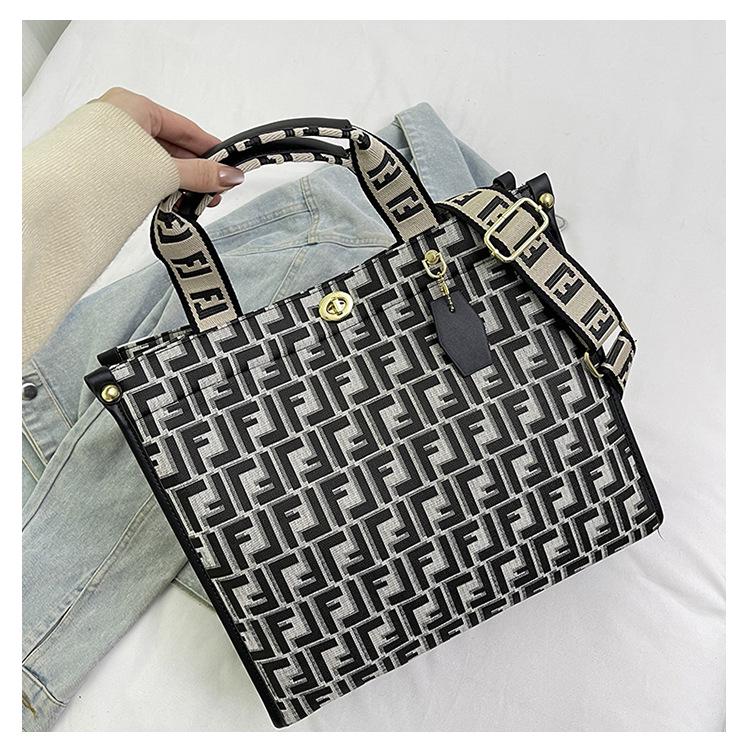 

Ретро сумка-тоут через плечо: Универсальная модная печатная сумка через плечо для повседневных поездок чёрный