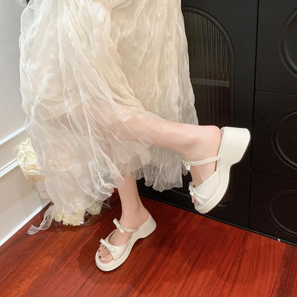 Fashion Slippers Casual Summer Women's Shoes Pantofle Shale Female Beach Slides Platform Luxury Soft 2025 Sabot Fashion Scandals