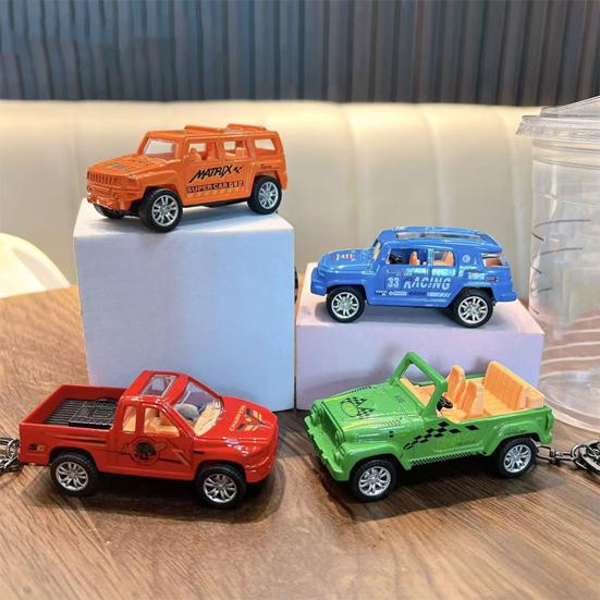 Keychain Pendant Pull Back Pickup Truck Design Key Chain Stress Relief Toy Firm Keychain Attachment Schoolbag Accessory