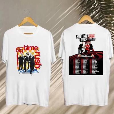 Big Time Rush Grafisk Skjorte – 2025 In Real Life Verdensturné T-skjorte & Fangave