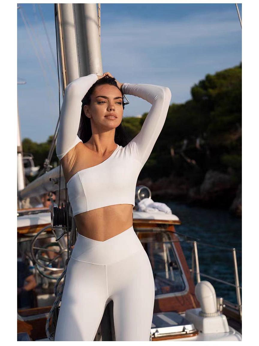 

Топ для йоги с открытыми плечами, длинными рукавами и накладкой на грудь в европейском и американском стиле — высокоэластичный, ударопрочный, удобный для танцев и фитнеса Small белый