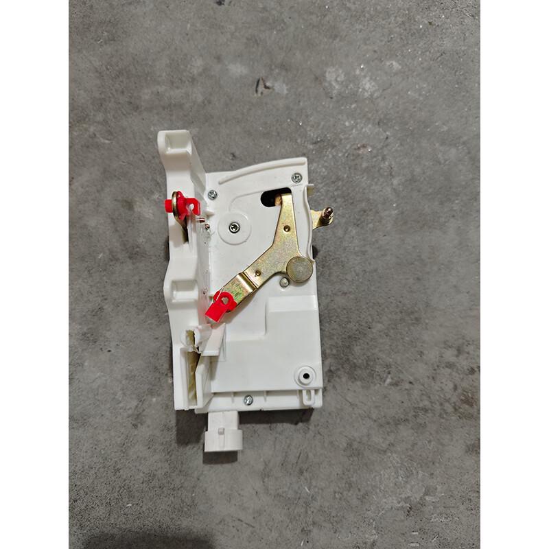 Hongyan Genlyon CQ1190 Right Door Lock Body
