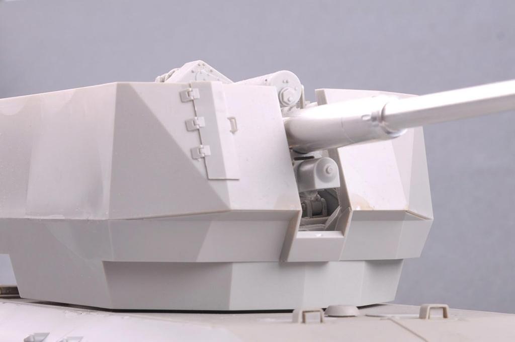 Trumpeter 1/35 Scale German E-100 Anti-Aircraft Tank with 12.8cm Flak 40 Plastic Model Kit 09585