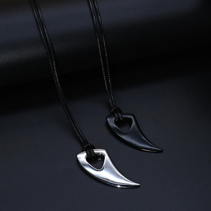 Punk Gothic Metal Wolf Fang Pendant Necklaces for Men Boy Personalized Street Bull Horn Necklaces Wild Party Jewelry Accessories