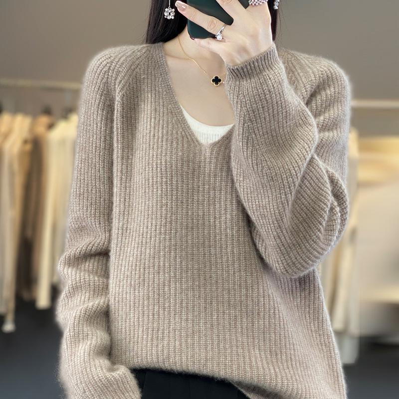 V-Neck Women's Long-Sleeve Pure Wool Sweater – Cozy Autumn/Winter Knitwear