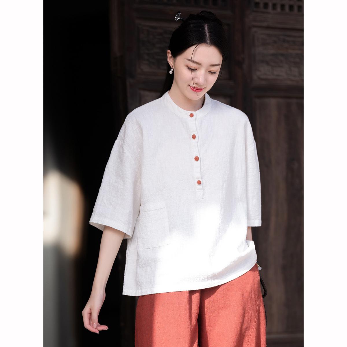 

Женская рубашка из хлопка и льна в стиле ретро с воротником-стойкой в китайском стиле с цветными блоками и короткими рукавами на пуговицах One Size белый
