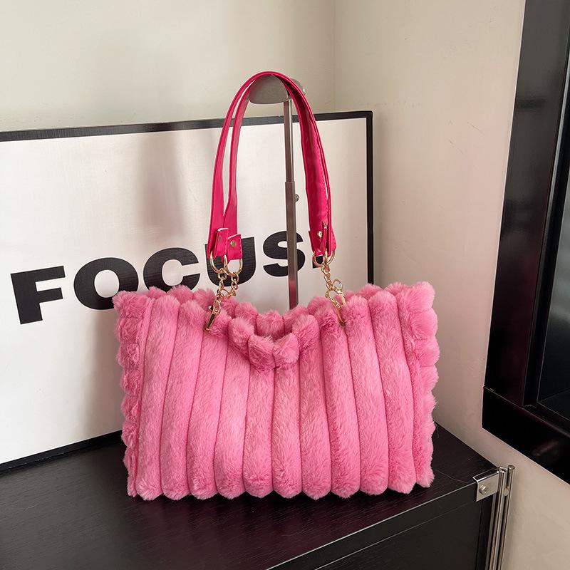 2025 Autumn Plush Single Shoulder Handbag: Women's Casual Large-Capacity Underarm Bag