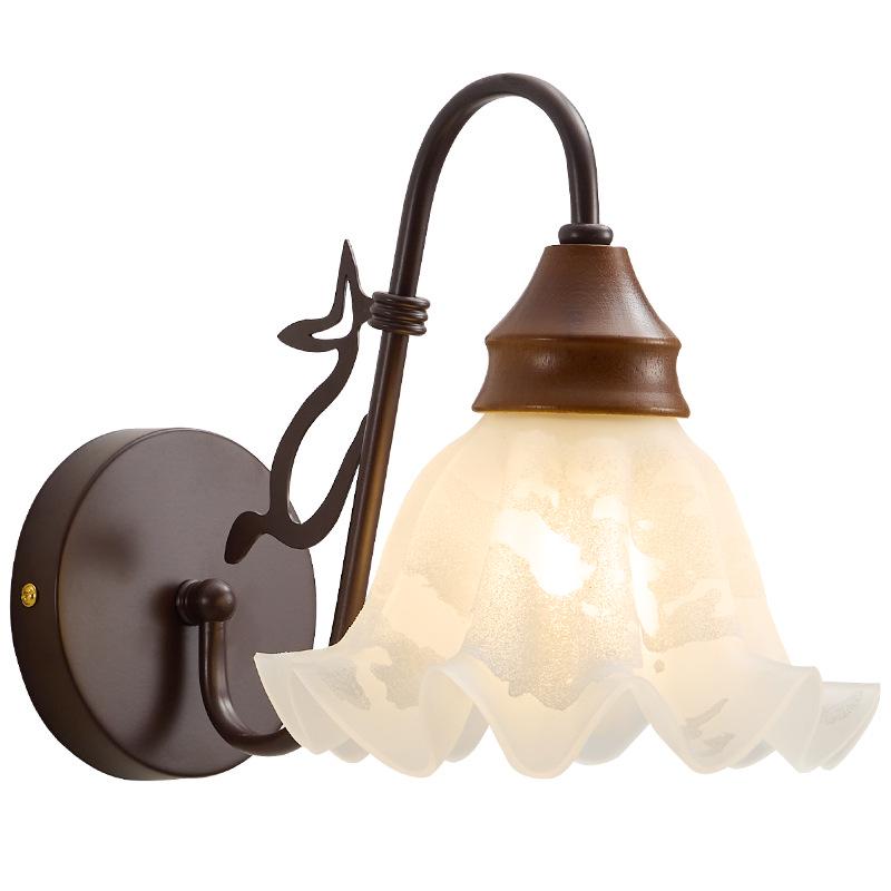 Französische Mid-Century Blumenwandleuchte in Retro-Walnuss - Kreatives Nanyang-Stil Nachttischlicht