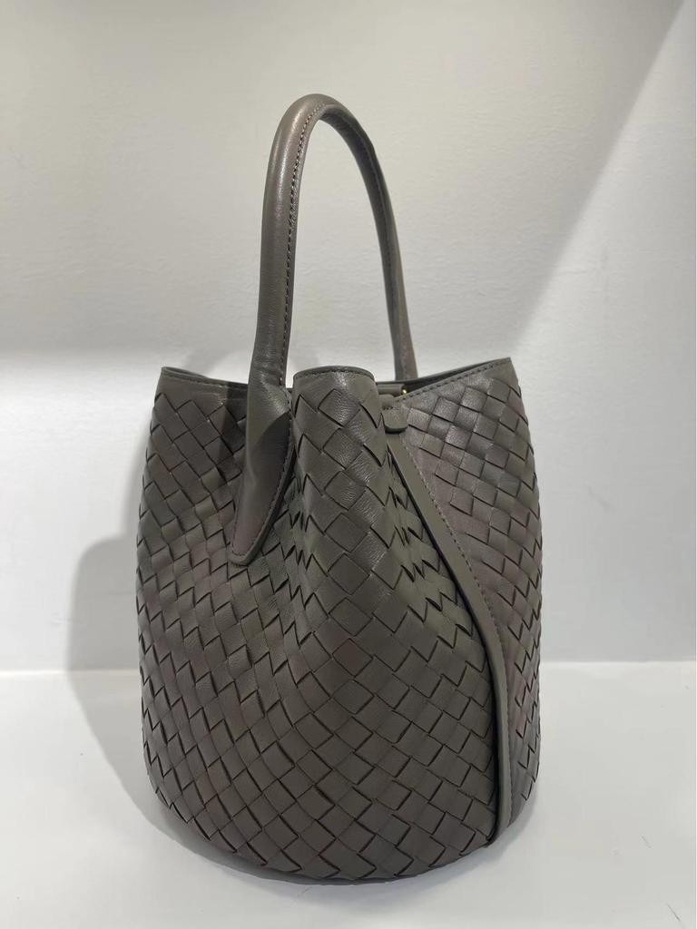 Ručně tkaná letní taška přes rameno z ovčí kůže pro ženy