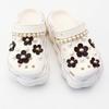Schuhanhänger & Kettensets Perlenanhänger Luxuriöse Perlen Schwarze Blumen Schuhanhänger Kinder Damen Lochschuhe Zubehör 1Set