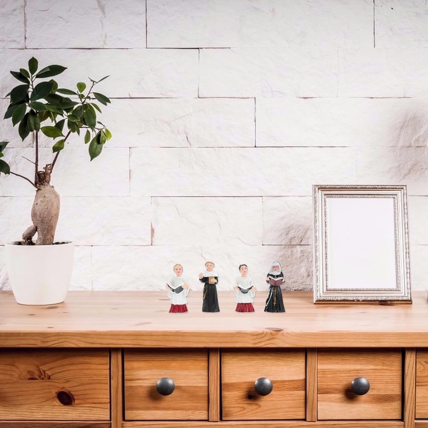 

4pcs Resin Nun Statues Chanting Figurine Adorn for Micro Landscape Garden Decor Stylish Ornament for Balcony Cheerful Atmosphere