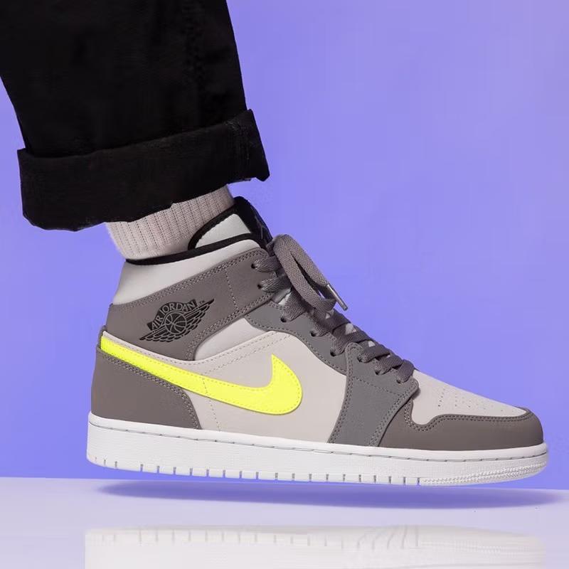 Jordan 1 Mid GS Gun Smoke Volt 554725-072