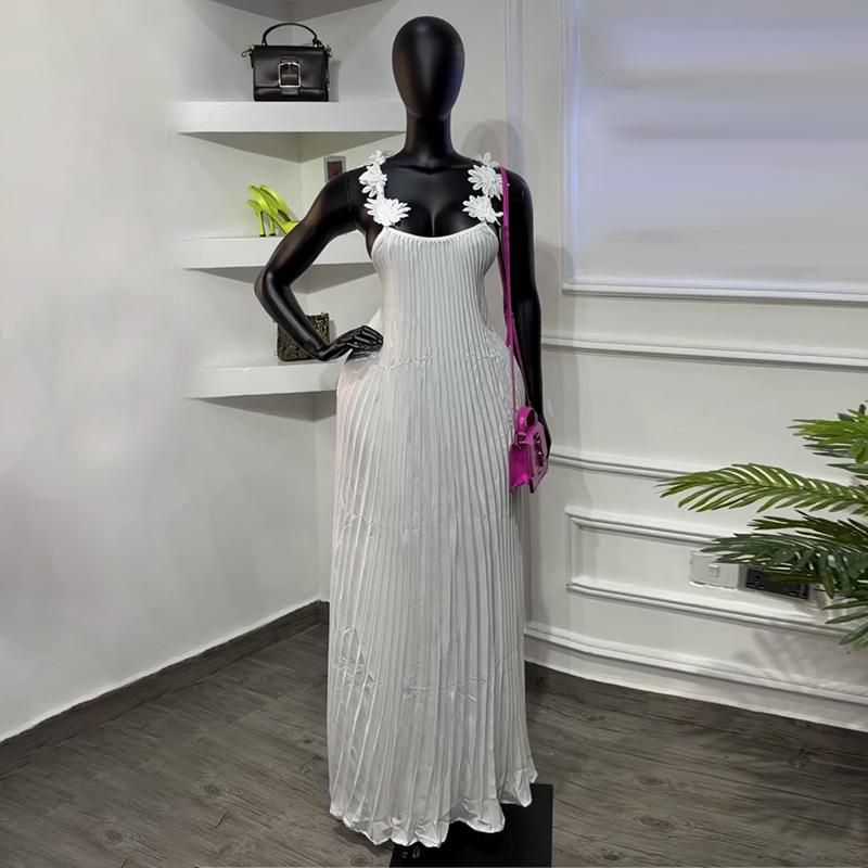 

Women s clothing, spring new temperament three-dimensional flower shoulder strap solid color pleated backless suspender dress 2XL білий