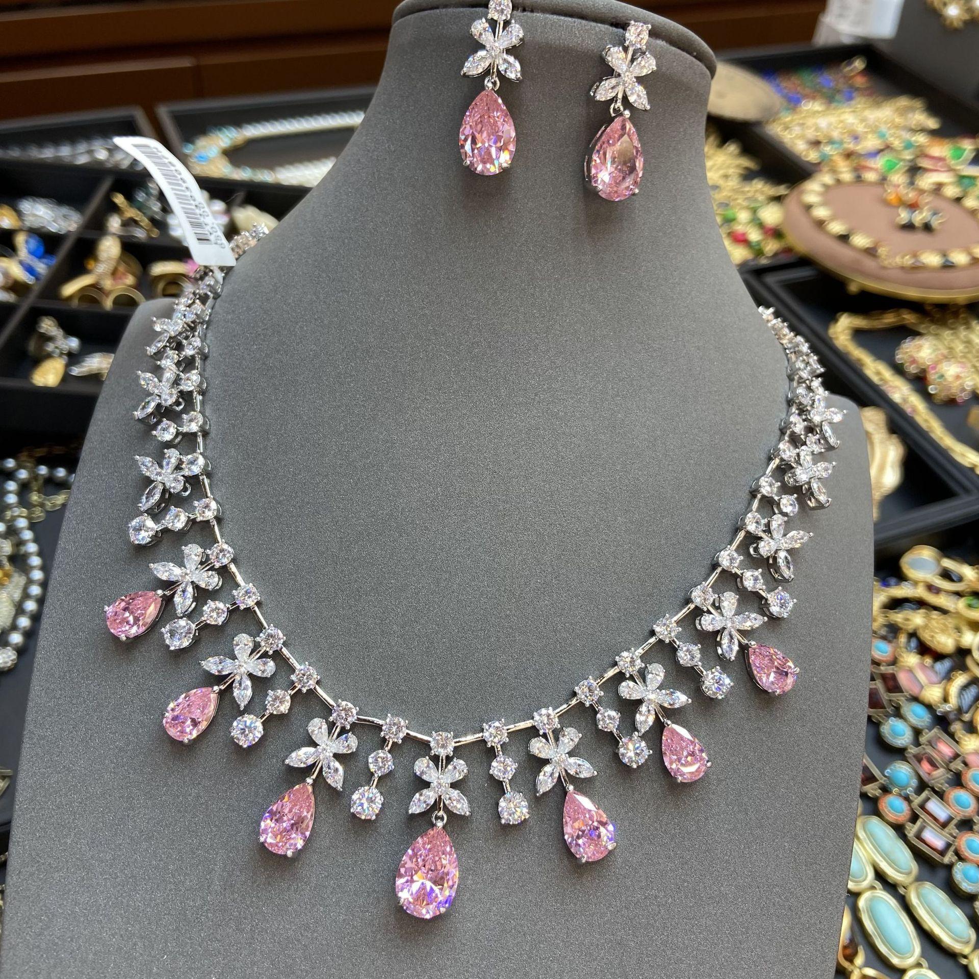 Stylish Luxury Studded With Diamond Pink Water Drop Zircon Pendant Necklace Clover Earrings Dress Jewelry Set
