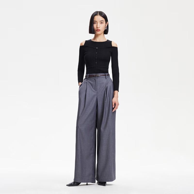 Veromoda Women's 3/4 Sleeve Knit Top with Cut-Out Shoulders & Button Detail