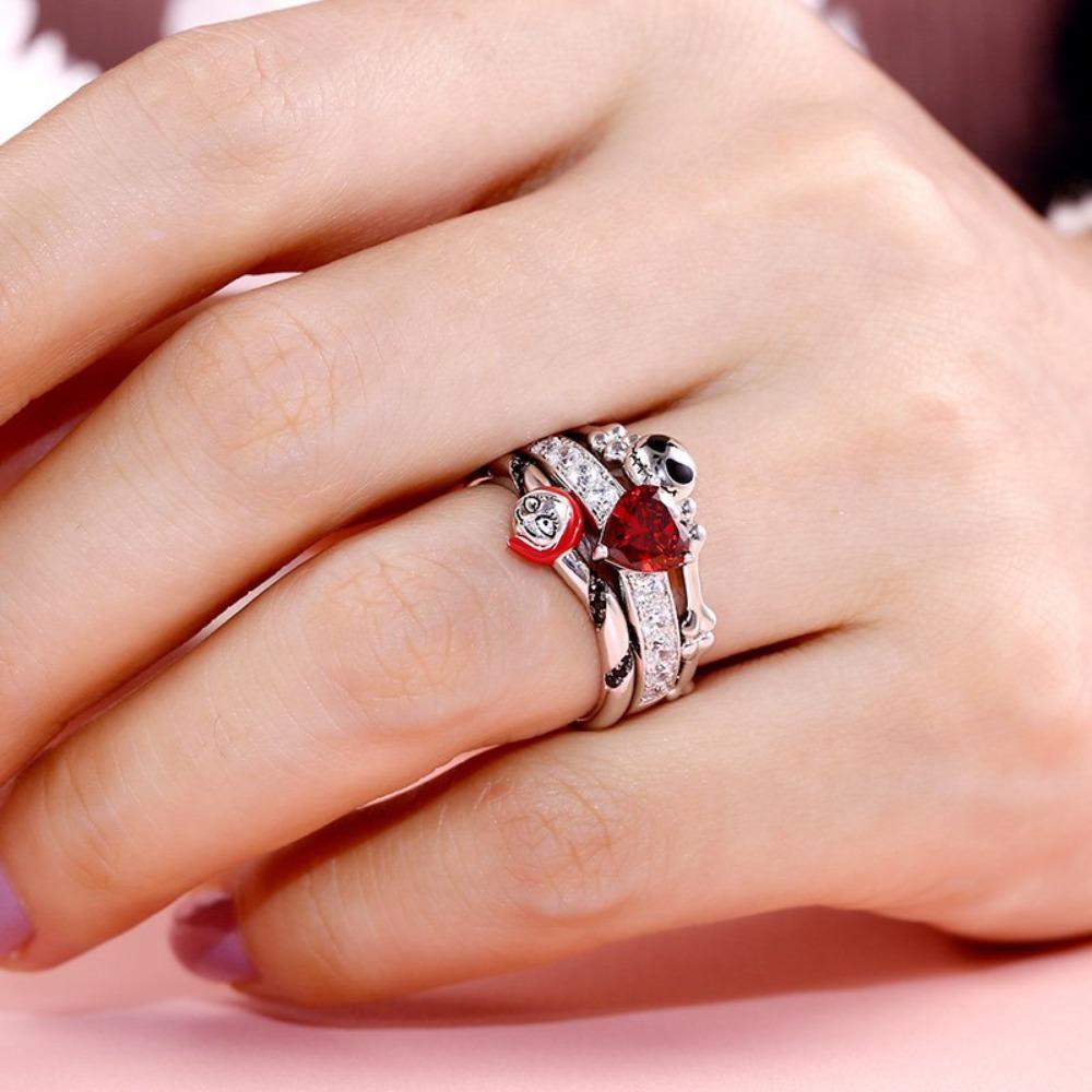 Gothic Personality Embedded Dark Skull Heart Promise Male and Female Couple Ring Ornament Halloween Rings Set