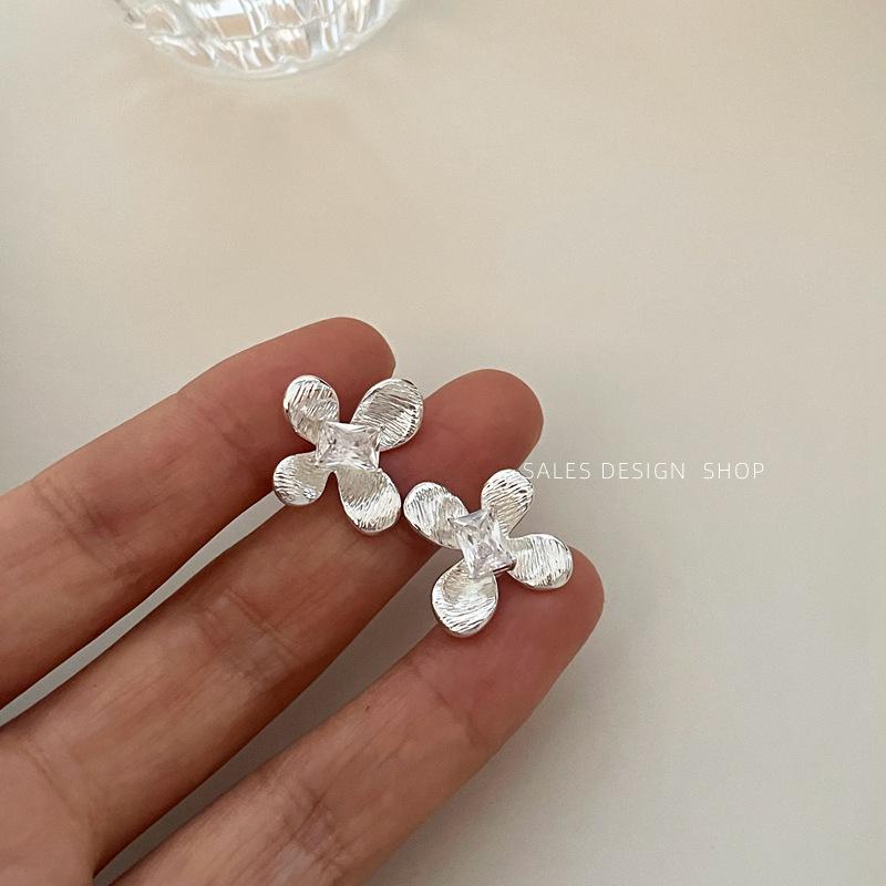 

Korean Brushed Flower Zircon Pearl Stud Earrings - Luxury Fashion Trend Ear Jewelry for Women