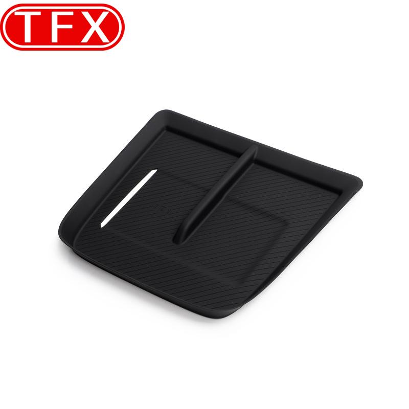 For Lynk & Co 08 Car Styling Central Control Wireless Charging Silicone Pad Central Storage Dustproof Mat Auto Acccessories