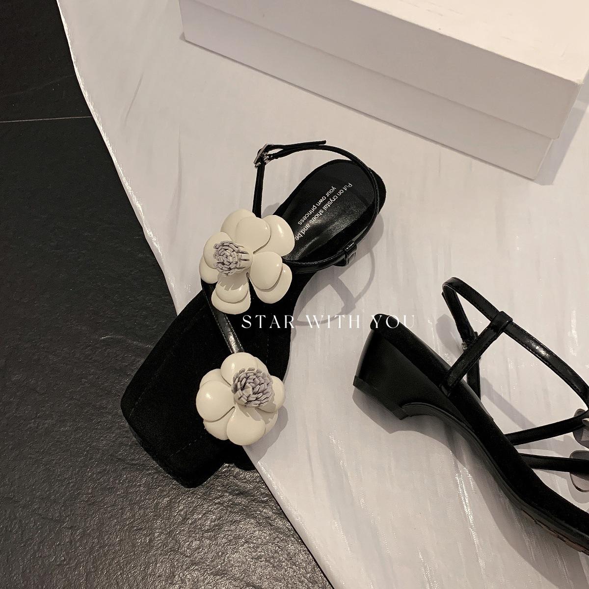 

Sheepskin~ Beautiful sandals for summer wear Women s Bohemian flower set toe buckle strap thick heel Roman shoes 35