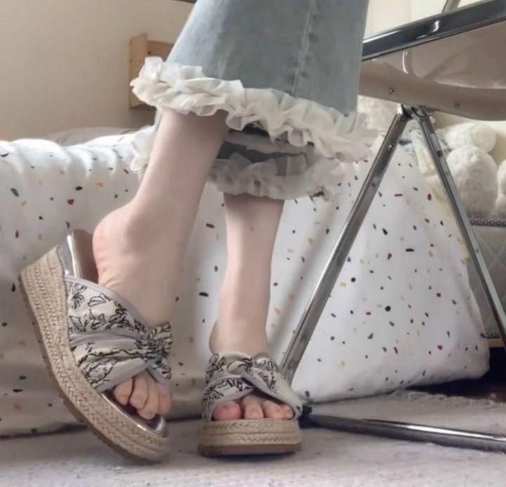 New Chinese-style thick-soled cool slippers for women's 2025 summer new outer wear one-word slippers for small people, heel sandals