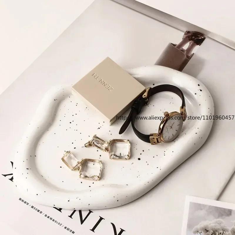 Nordisk Keramisk Skål Uregelmessig Brett Dekorativ Smykkeorganisator Ins Kreativt Brett Luksuriøst Keramisk Oppbevaringsbrett