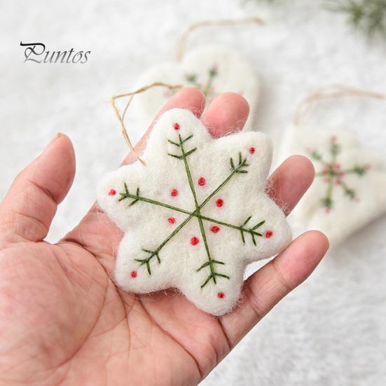 Reusable Felt Festive Wall Hangings Christmas Snowflake Ornament, Handmade Wool Tree/Heart/Snowflake Shaped Handcrafted Seasonal Decor Tree