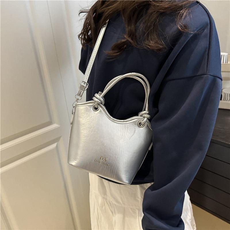 New Simple and Popular Small Bag Women's Spring and Summer Versatile Fashion Messenger Bag Casual Portable Bucket Bag