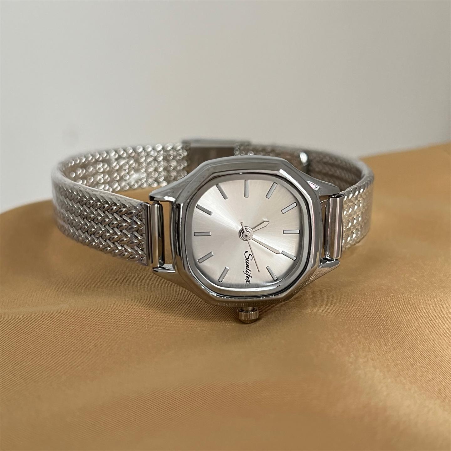 

Gold Watch Medieval Women S Wheat Ear Strap Light Luxury Small Dial Quartz Watch Supply