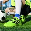 28-38 Stoßdämpfende, rutschfeste, verschleißfeste Klettverschluss-Kurznagel-Outdoor-Fußballschuhe, die Kinderschuhe trainieren