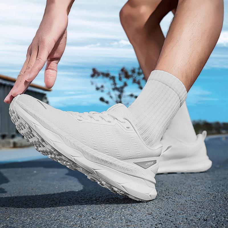Sommer neue Übergröße Offroad-Schuhe Marathonrennen leichte Dämpfung Freizeitschuhe Herren atmungsaktive Laufschuhe Live-Übertragung