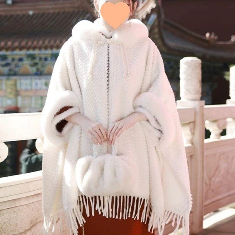 

Hooded Mid-Length Plaid Woolen Coat with Fur Collar and Fringe