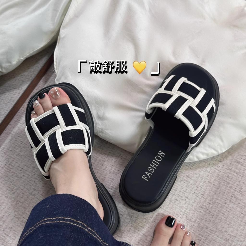 Temperament small fragrant wind flat bottom cool slippers women wear thick bottom outside in summer go out to the beach with skirt one-word slippers
