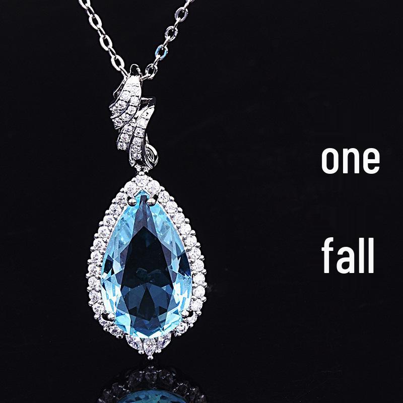 Collana Goccia d'Acqua in Topazio Blu Zaffiro con Accenti di Diamante