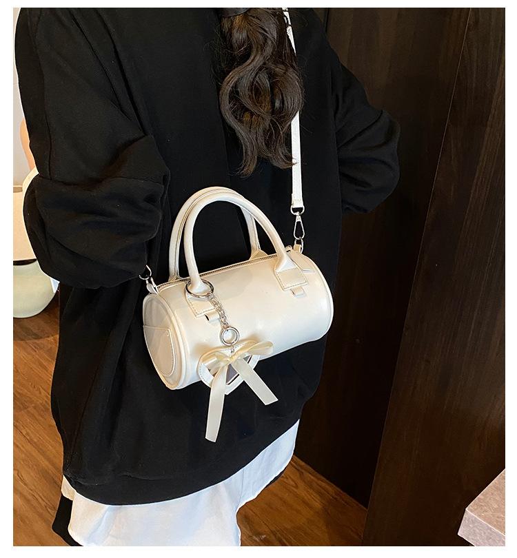 Niche design bag women's 2025 new summer versatile shoulder messenger bag Korean version ins portable cylinder bag