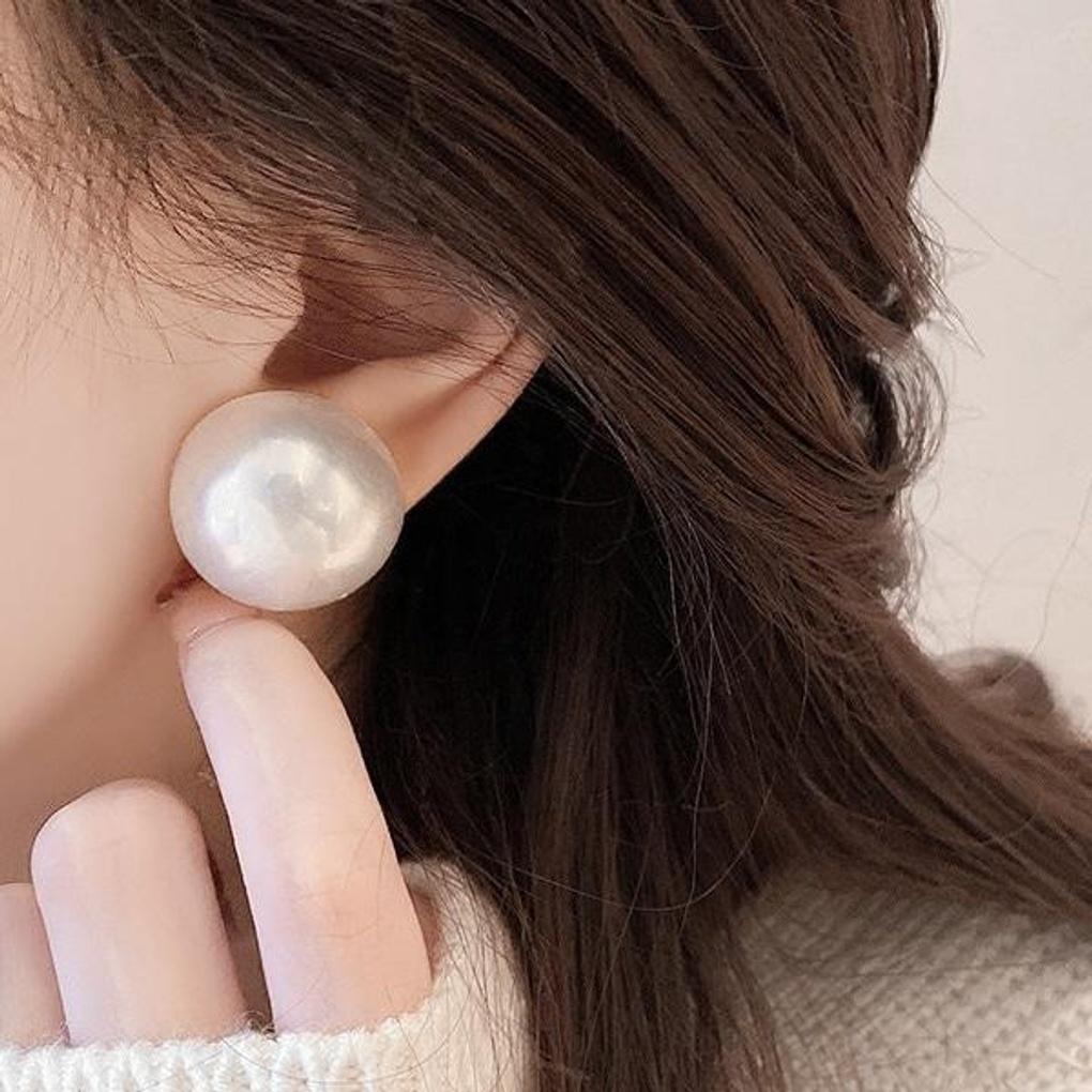 Women's Daily Giant Round Pearl Earrings