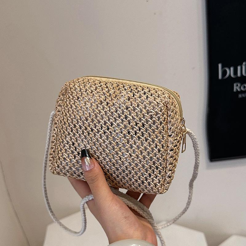 Summer Woven Small Bag Women's 2025 New Fashion Trend Chain Messenger Bag Simple Casual Straw Woven Small Square Bag