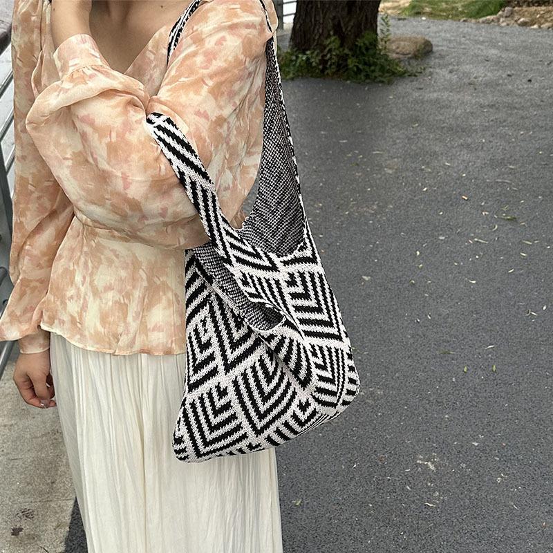 Fashion Geometric Contrast Color Handmade Knitted Handbag Women Minimalist Large Capacity Crochet Shoulder Bag