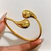 Pulsera de Diseño de Alta Gama Atmosférica con Apertura Irregular en Forma de Gota